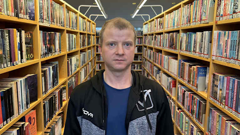 Антон Лукьянов, 41 год, еще не прошел собеседование в Migri. Он ожидает решения о предоставлении убежища уже более двух лет. Изображение: Paula Tiainen / Yle