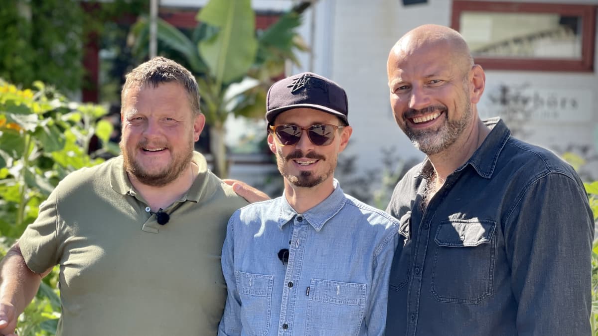 Gruppbild med tre personer.