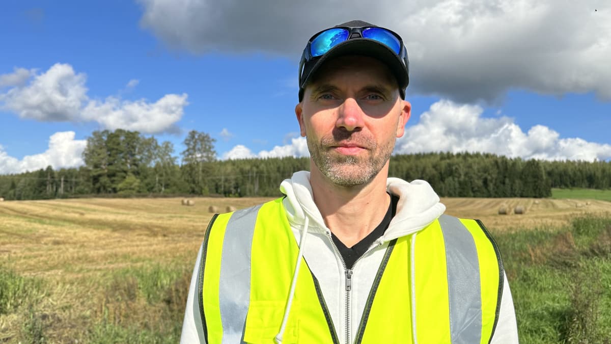Lentola Logisticsin toimitusjohtaja Markus Hohenthal katsoo kameraan.