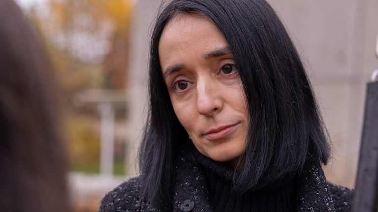 Iryna Gorkun-Silen, Ukrainalainen äiti, lasten leikkipuistossa.