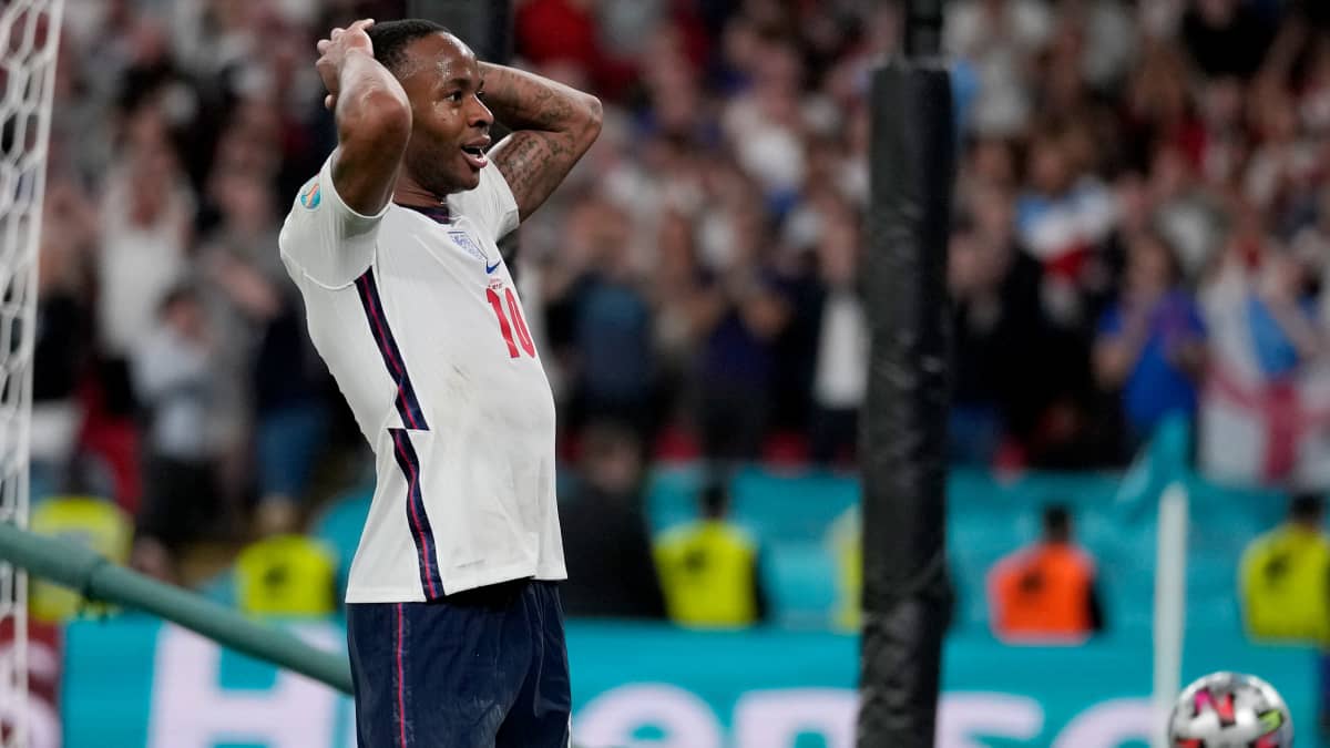 Raheem Sterling kuvassa.