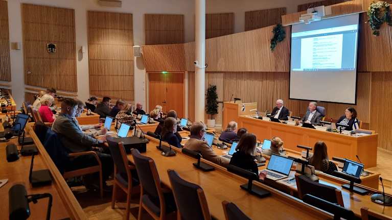 Luumäen kunnanvaltuusto oli koolla 9. joulukuuta viime vuoden lopulla. Kuva: Juulia Tillaeus / Yle
