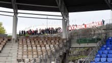 HIFK:n faneja stadionin ulkopuolella Veikkausliigan ottelussa