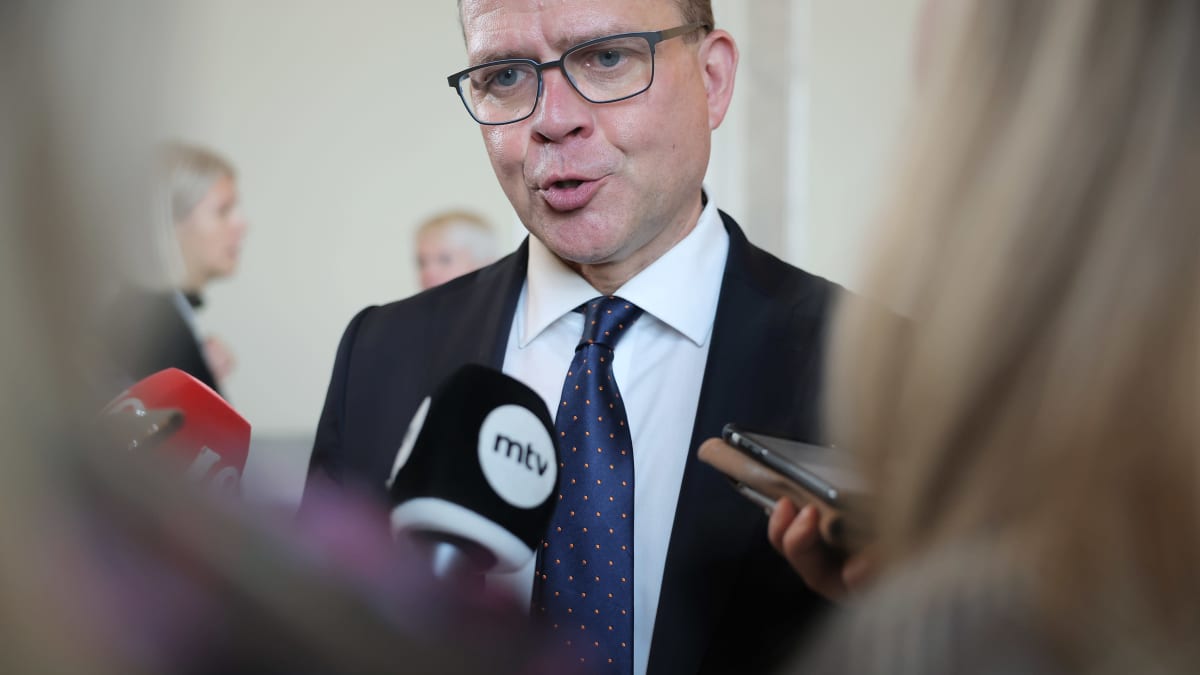 Prime Minister Petteri Orpo (NCP) talks to reporters