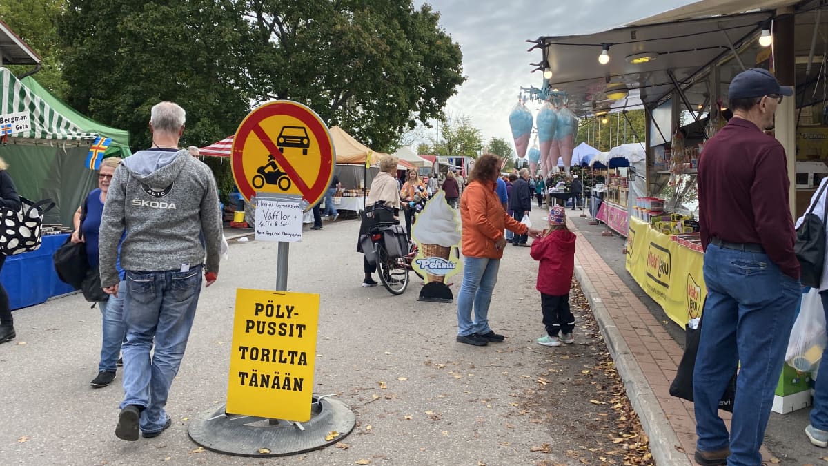 folk på marknad
