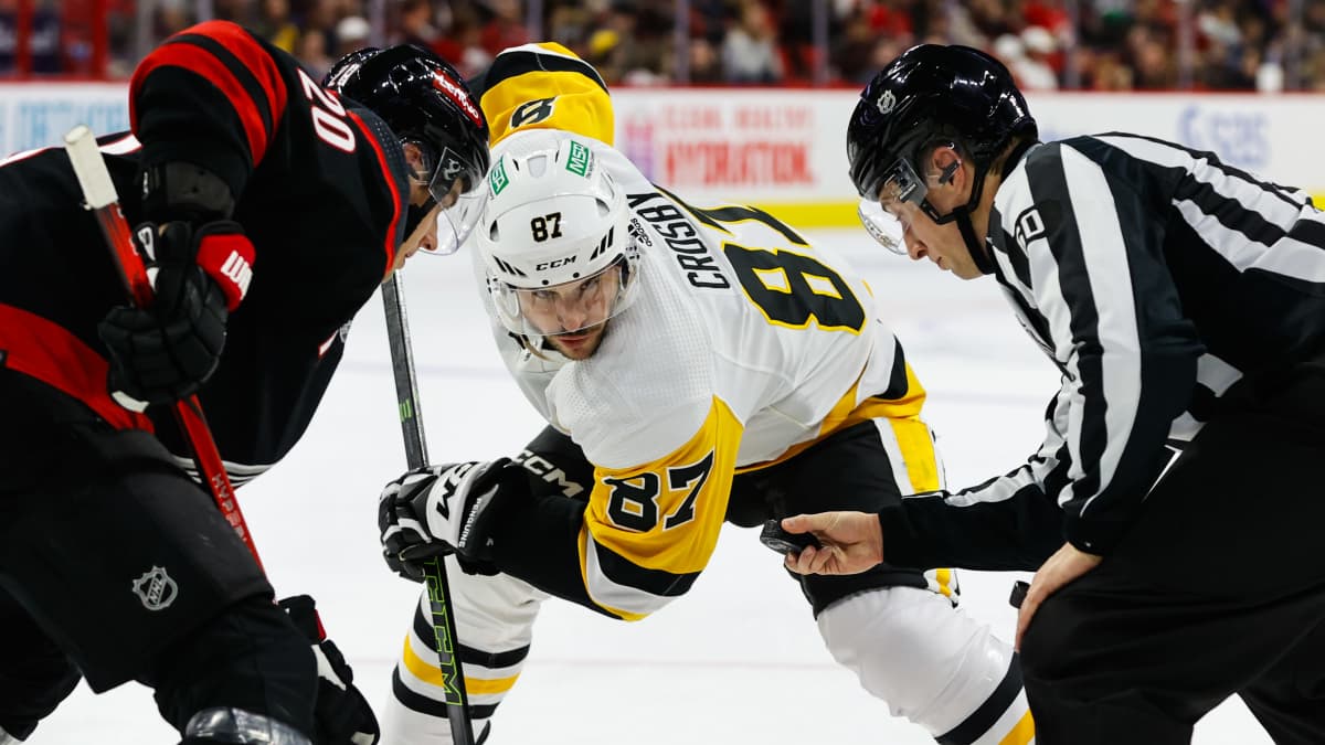 Aho ja Crosby aloituksessa. 
