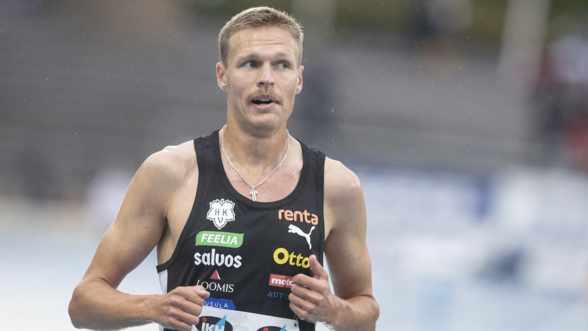 Topi Raitainen 3 000 metrin esteissä Kalevan kisoissa 2023.