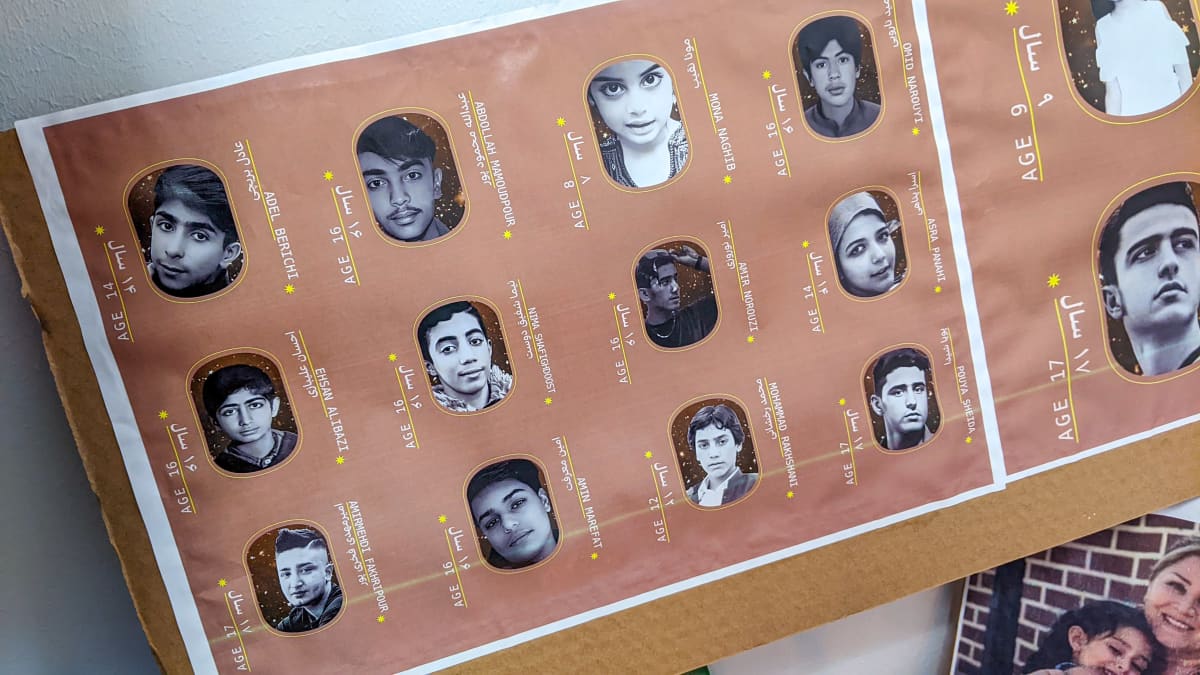 Tauluun on kerätty Iranissa kuolleiden lasten kuvat ja nimet.