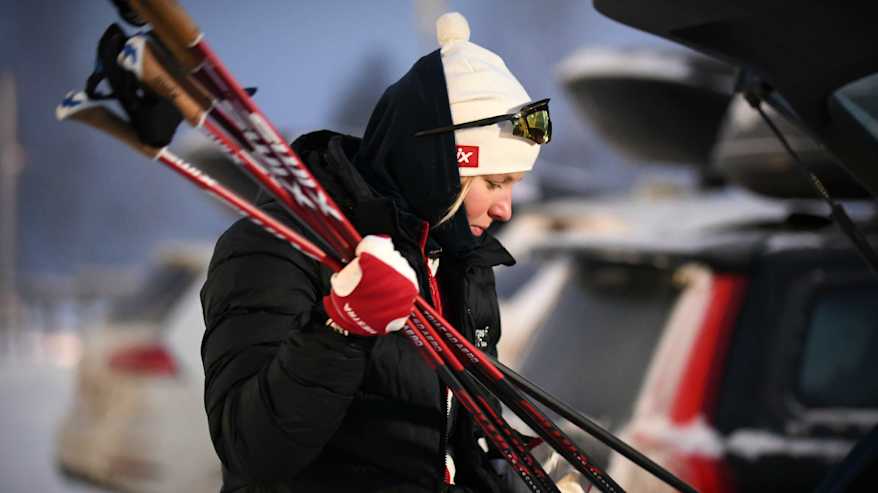 Image 2: Anni Lindroos holding her poles.