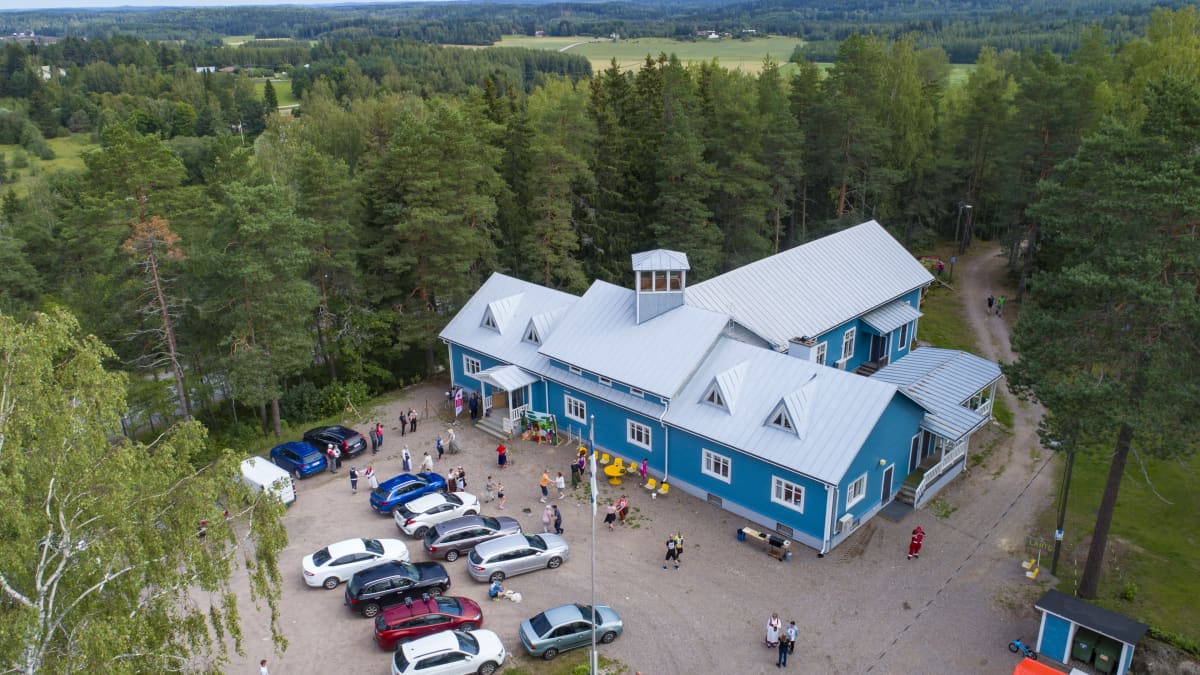 Ilmakuva Uusikylän seuratalosta Lahden Nastolassa.