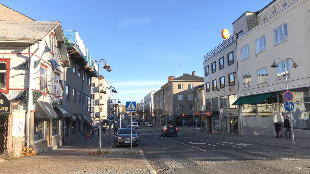 Riihimäen keskusta Hämeenkadulta kuvattuna.