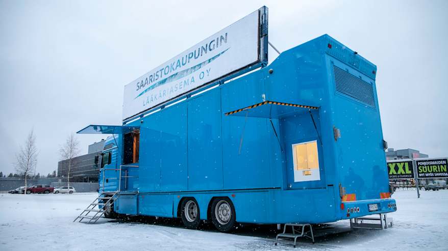 Saaristokaupungin Lääkäriaseman liikutettava koronatestaus rekka