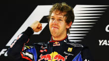 Sebastian Vettel juhlii mestaruutta Red Bullilla 2010.