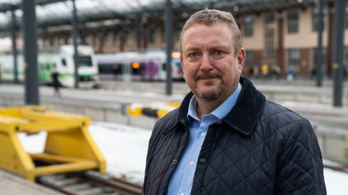 henkilökuvassa VR Group:in toimitusjohtaja Lauri Sipponen.