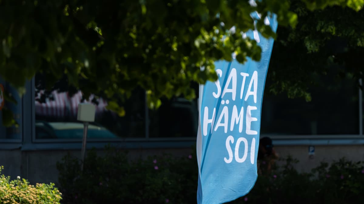 Satahäme soi lippu Ikaalisissa