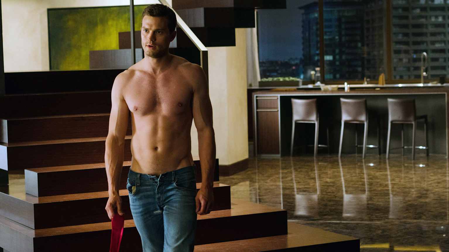 Premiäraktuella filmen Fifty Shades Freed - som att äta en vacker men  smaklös tårta | Kultur | Svenska Yle