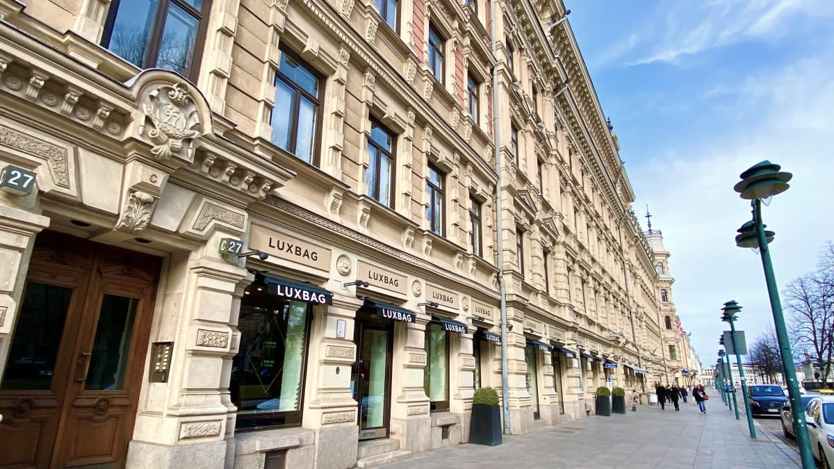 Pohjoisesplanadilla Luxbagin myymälä.
