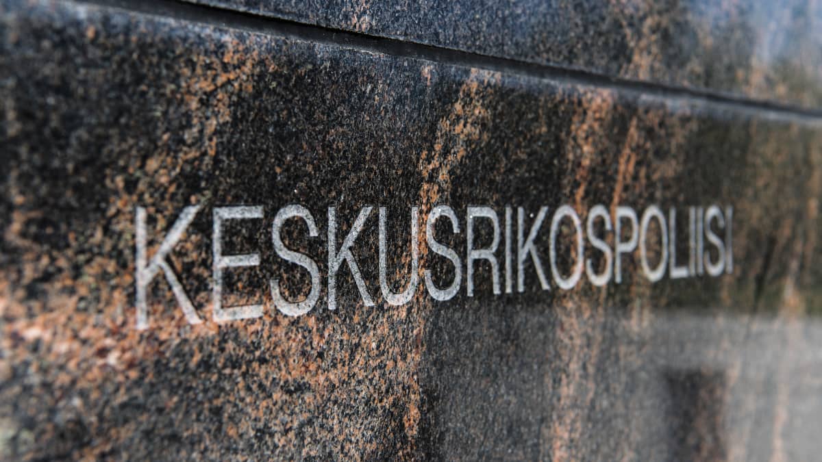 Kuvassa on kyltti, jossa lukee Keskusrikospoliisi.