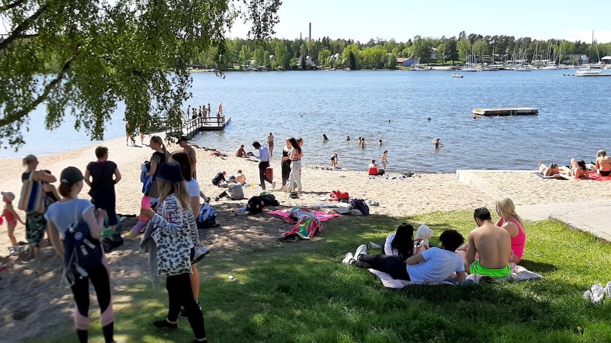 Vaasan Hietasaaressa oli tänään hellepäivän viettäjiä. 