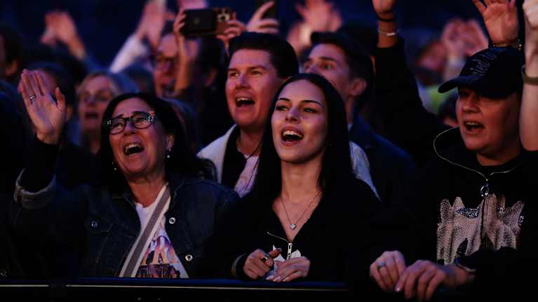The audience at Katri Helena's farewell concert at the Olympiastadion.