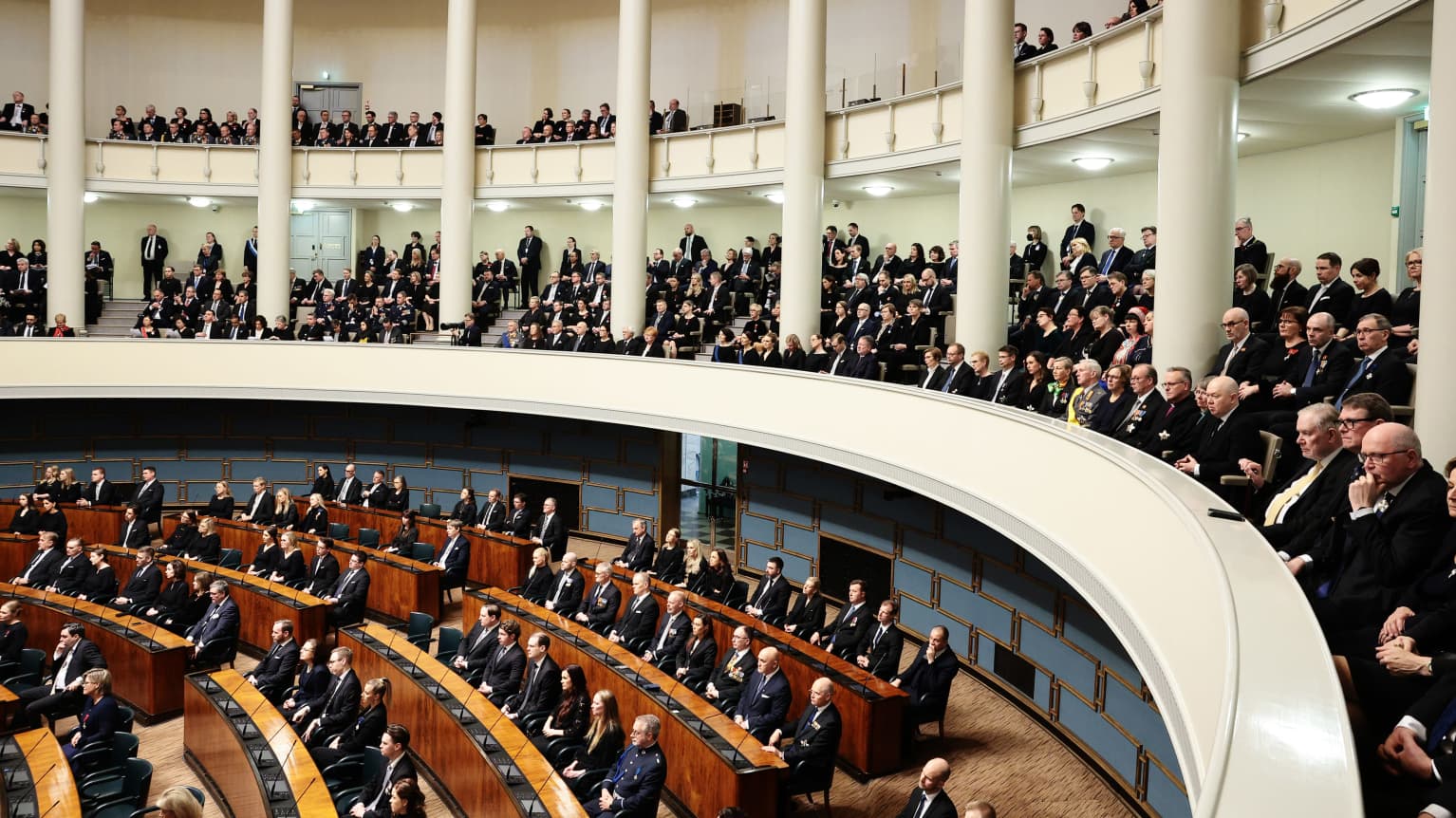 Eduskunta virkaanastujaisissa.