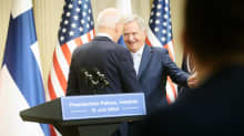 Presidentit Joe Biden ja Sauli Niinistö tiedotustilaisuudessa.