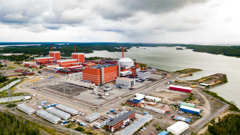 bild av ett kärnkraftverk.