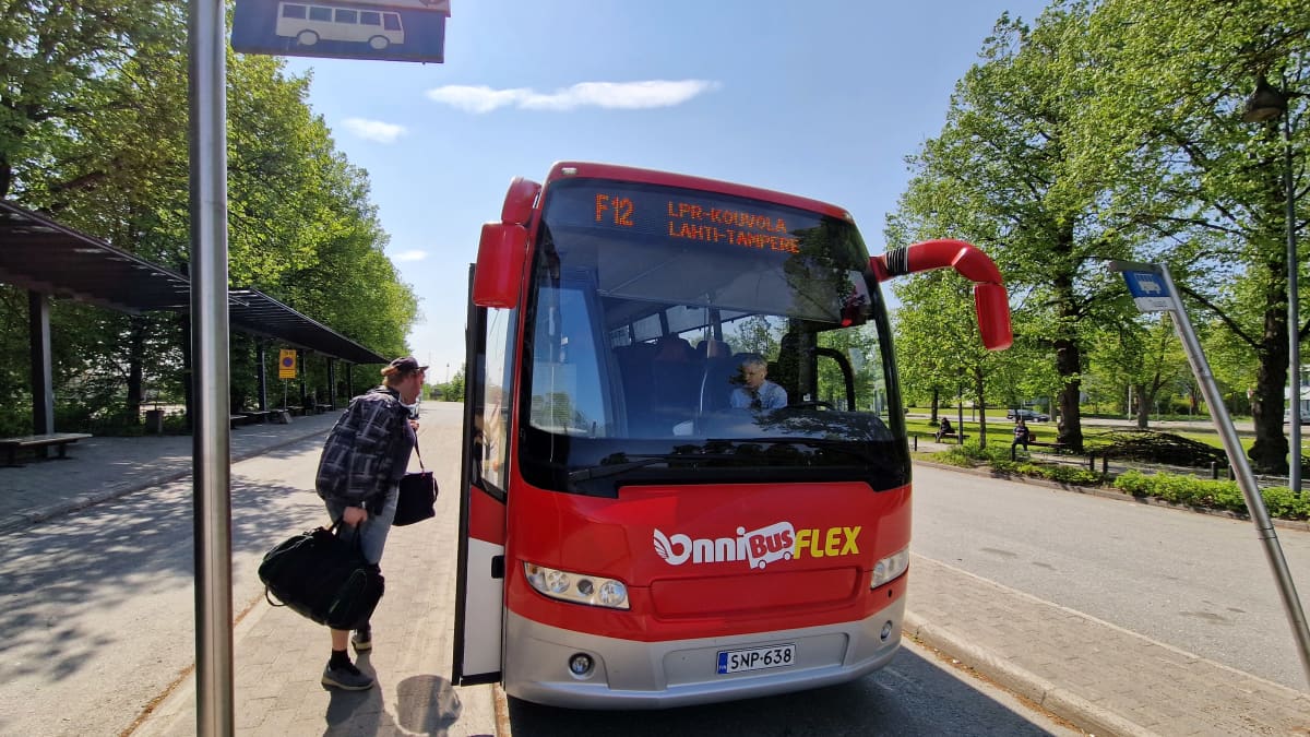 Onnibussin vuoro lähdössä Lappeenrannasta Tampereelle 