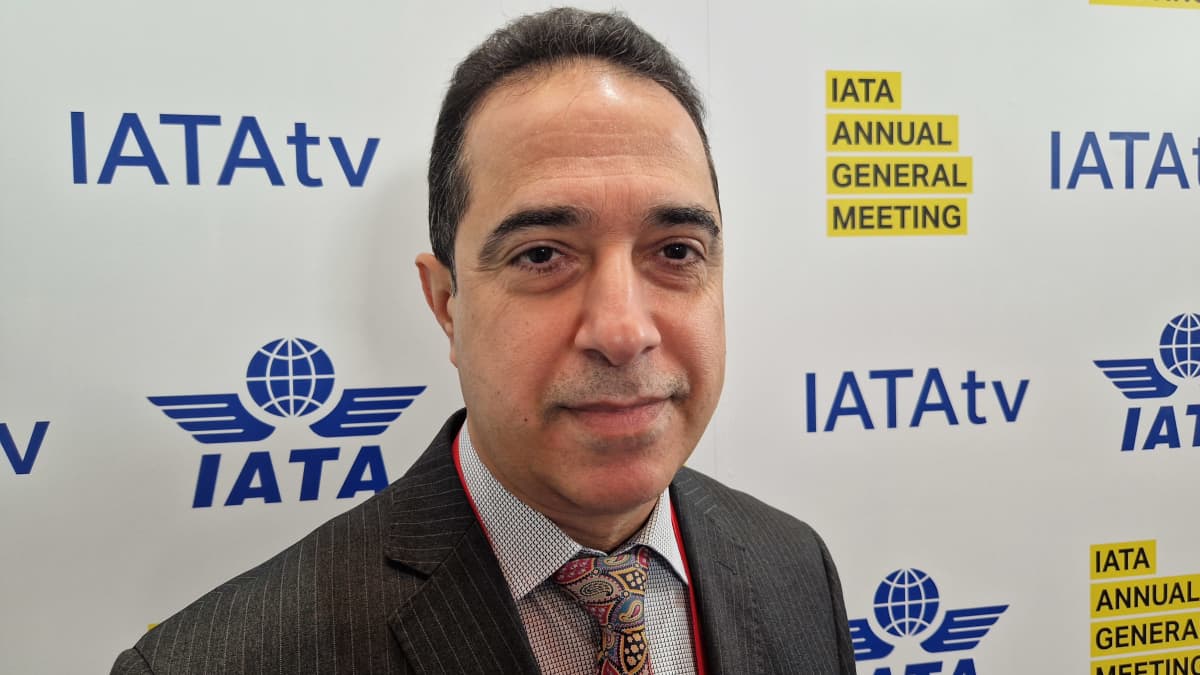 Oman Airin hallintojohtaja Abdulrazaq J. Alraisi IATA:n vuosikokouksessa Istanbulissa