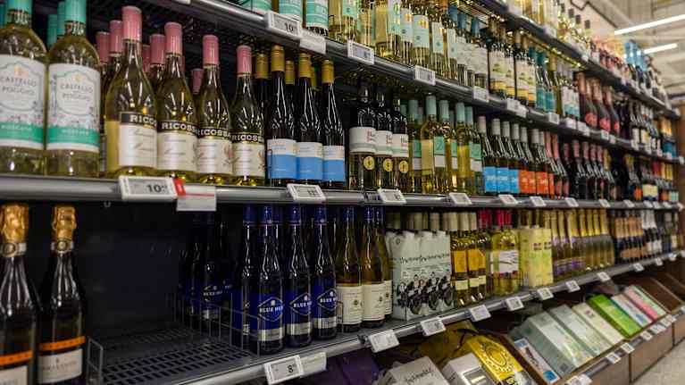 Wine selection on the wine shelves of Ideapark Citymarket in Seinäjoki 2024.