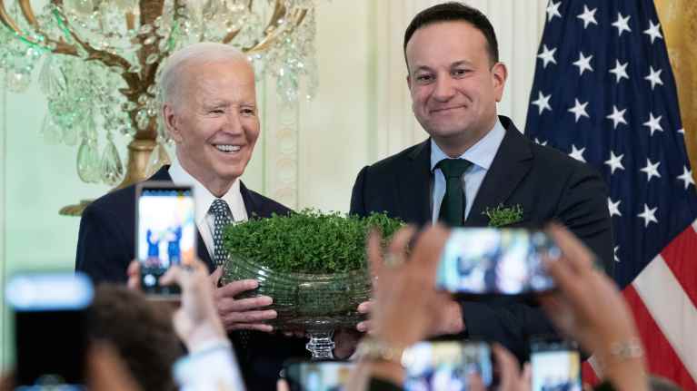 Joe Biden ja Irlannin pääministerin paikalta eronnut Leo Varadkar Washingtonissa 17.3.2024. 