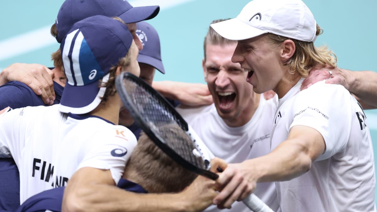 Suomen tennismaajoukkue juhlii paikkaa Málagan lopputurnauksessa. Siellä Suomi ja seitsemän muuta maata kamppailevat tenniksen himoituimmasta joukkuepystistä 21. marraskuuta alkaen.