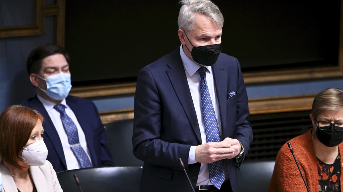 Ulkoministeri Pekka Haavisto vastaa eduskunnan ylimääräisellä kyselytunnilla.