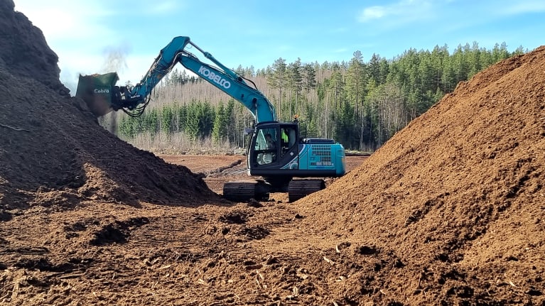 Turvetta siivilöidään