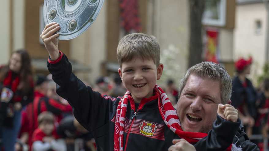 Leverkusen voitti Saksan jalkapallomestaruuden.