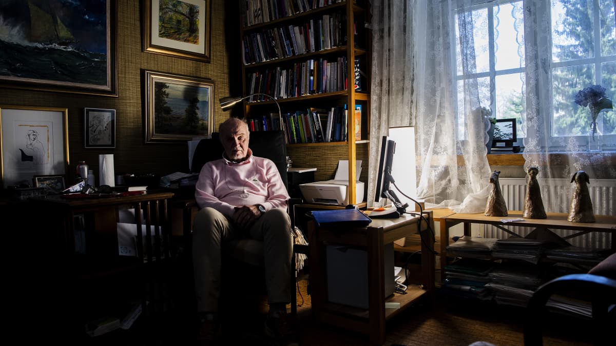 Kuvassa on psykiatri Matti Huttunen.