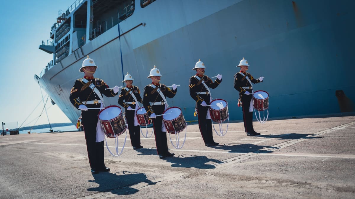 A drum group in front of the HMS Albion at Munkkisaari pier.