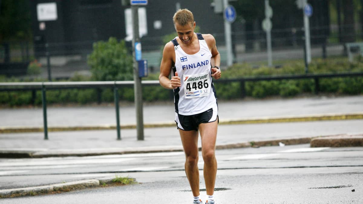 Alexander Stubb juoksi oman ennätyksen maratonilla Helsingissä elokuussa 2008. Kuva: Tea Karvinen / Lehtikuva