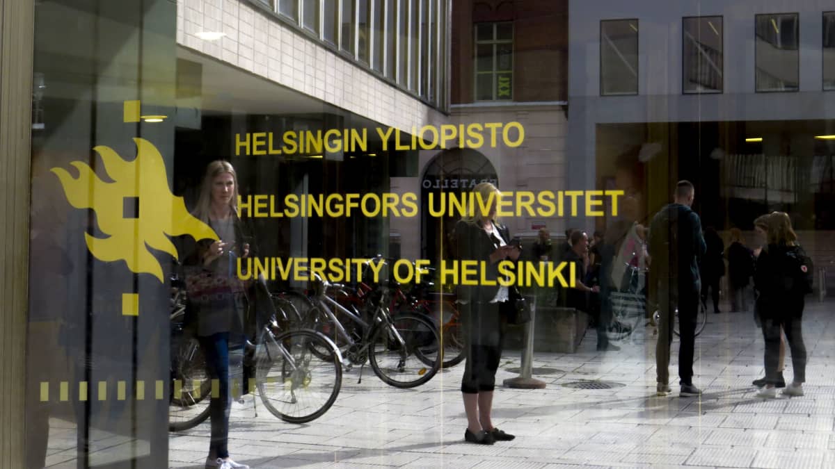 Bild på helsingfors universitet glas dörr med logo och text