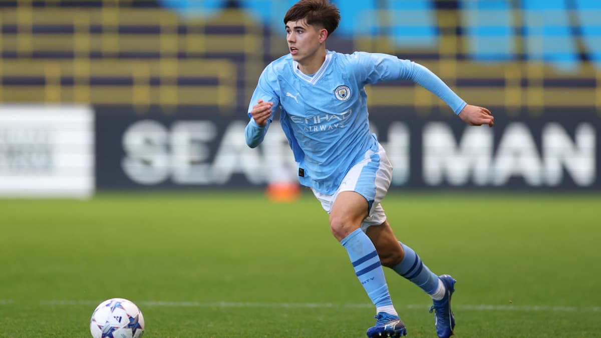 Tomas Galvez Manchester Cityn paidassa.