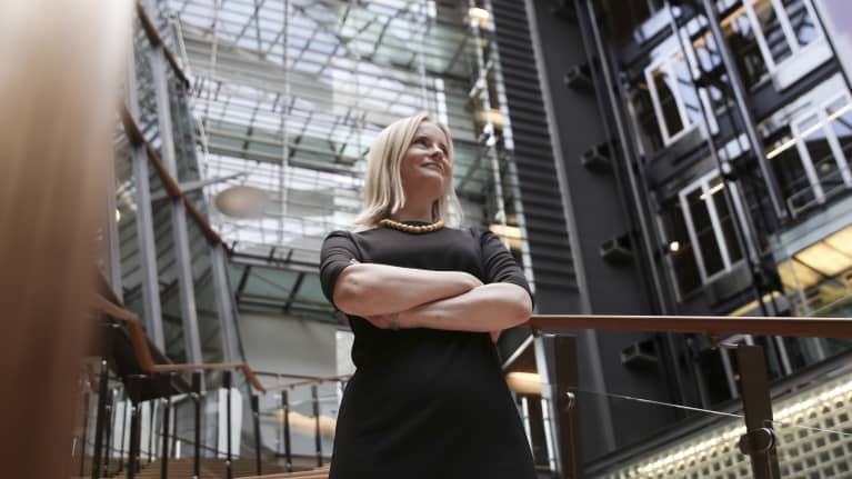 Riikka Purra eduskuntatalolla.