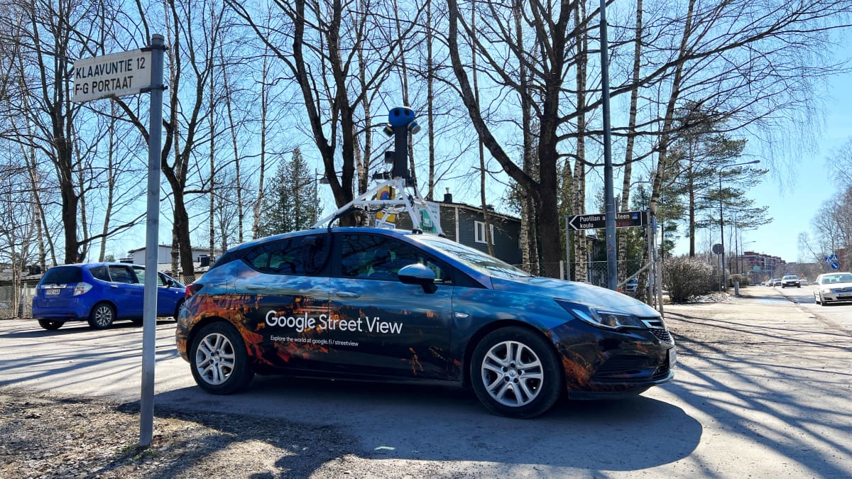 Googlen kuvausauto tallensi katunäkymiä kameran avulla Helsingissä 19. huhtikuuta 2022.