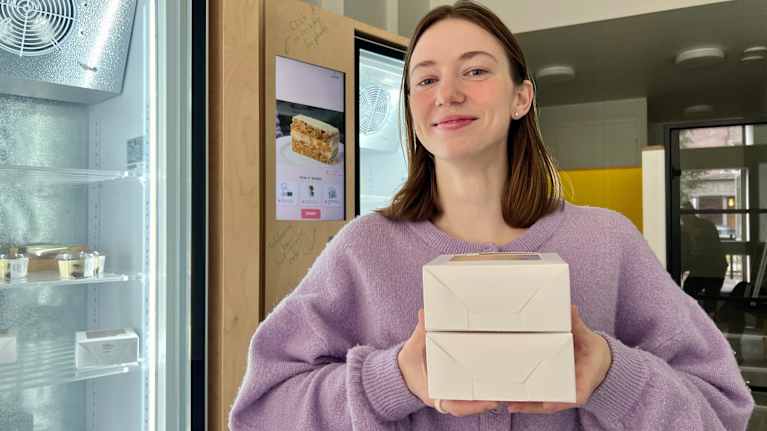 Valentina Demidova avasi Cakery-nimisen kahvilan äitinsä kanssa viime toukokuussa.