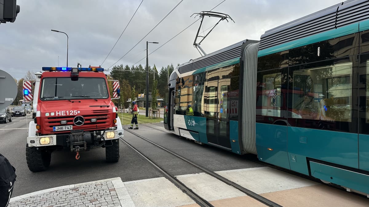 Новый скоростной трамвай попал в аварию в Хельсинки | Yle Novosti | Yle