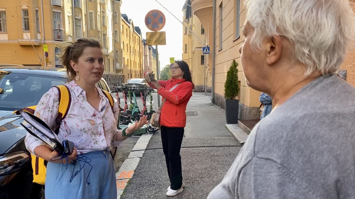 Ukrainian Dariya Skidan gives a tour of Helsinki for Ukrainians