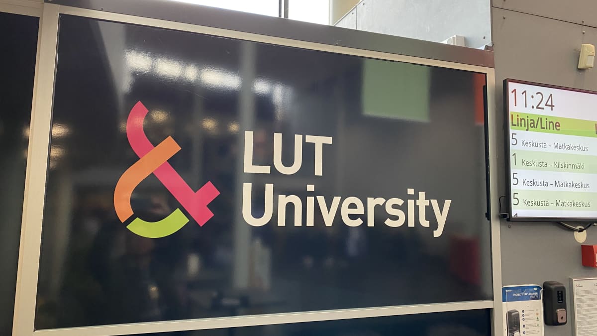 Kyltti jossa lukee LUT University.