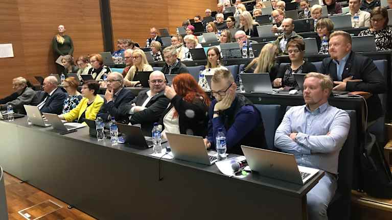 Pohjois-Karjalan hyvinvointialueen aluevaltuuston kokous viime lokakuussa. Kuva: Marja-Liisa Kämppi / Yle
