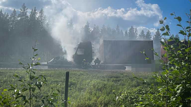 Onnettomuus Nelostiellä Hirvaskankaalla.