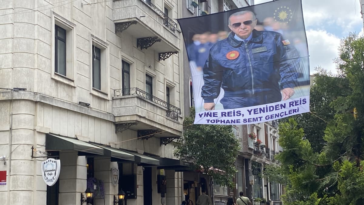 Pressidentti Erdoganin vaaliljuliste Istanbulissa