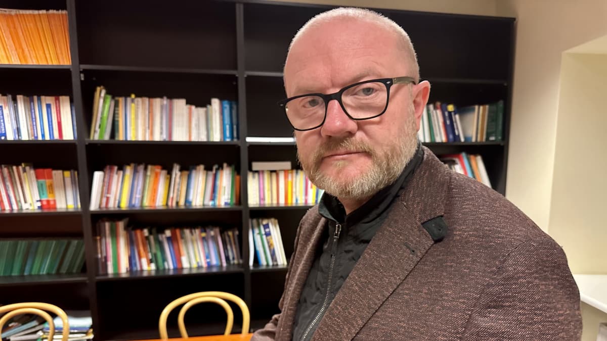 Professor Maciej Duszczyc has studied immigration. Photo: Anna Karismo / Yle